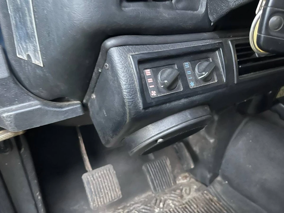 2001 Land Rover Defender 130 - Image 9 of 23