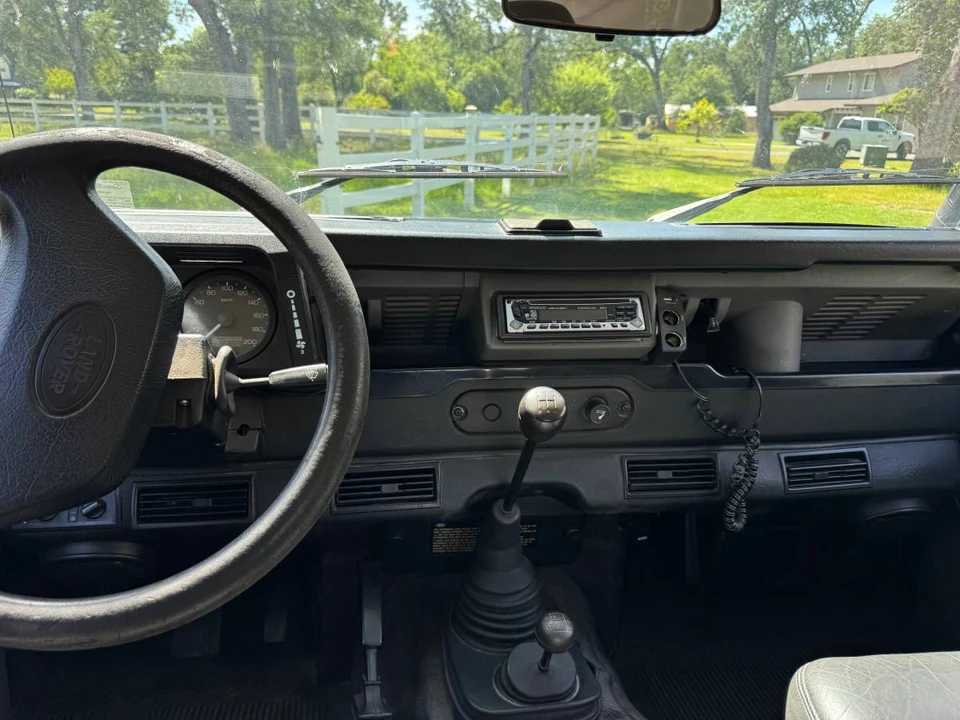 2001 Land Rover Defender 130 - Image 5 of 19