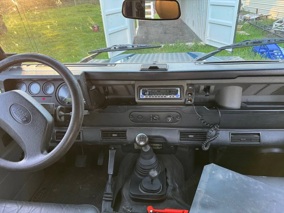 2001 Land Rover Defender 130 - Image 14 of 19