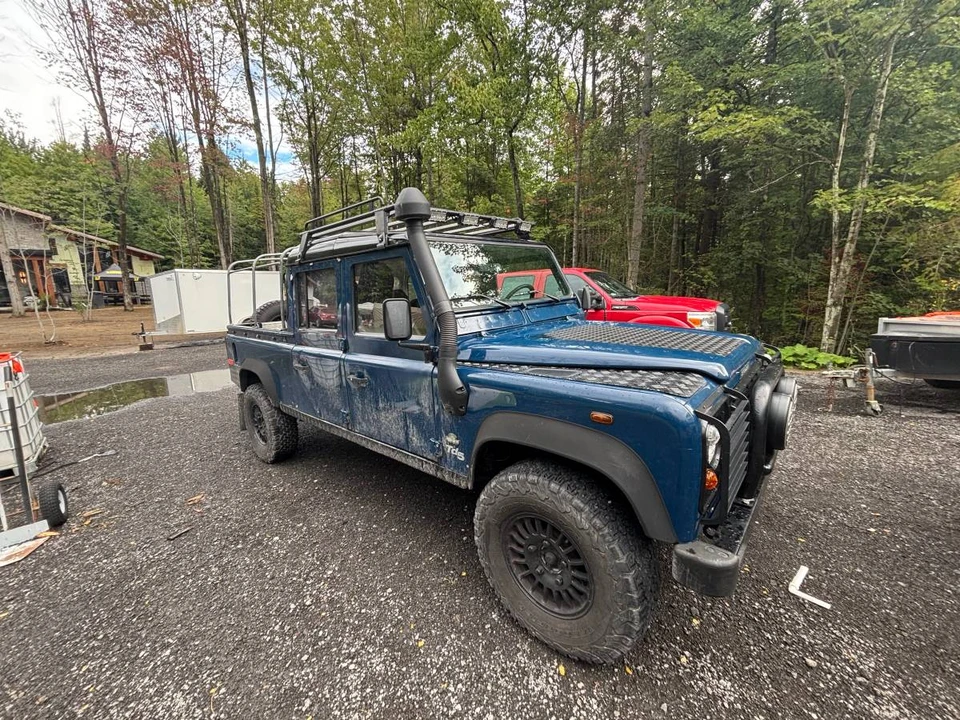 2001 Land Rover Defender 130 - Image 6 of 23