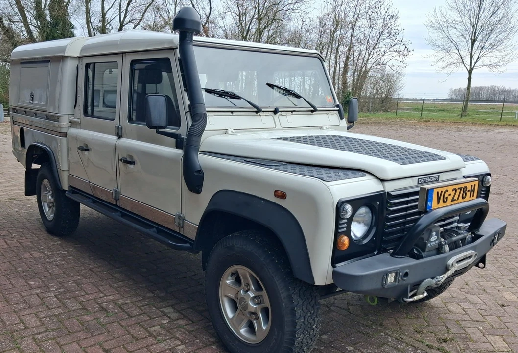 2001 Land Rover Defender 130 - Image 9 of 31