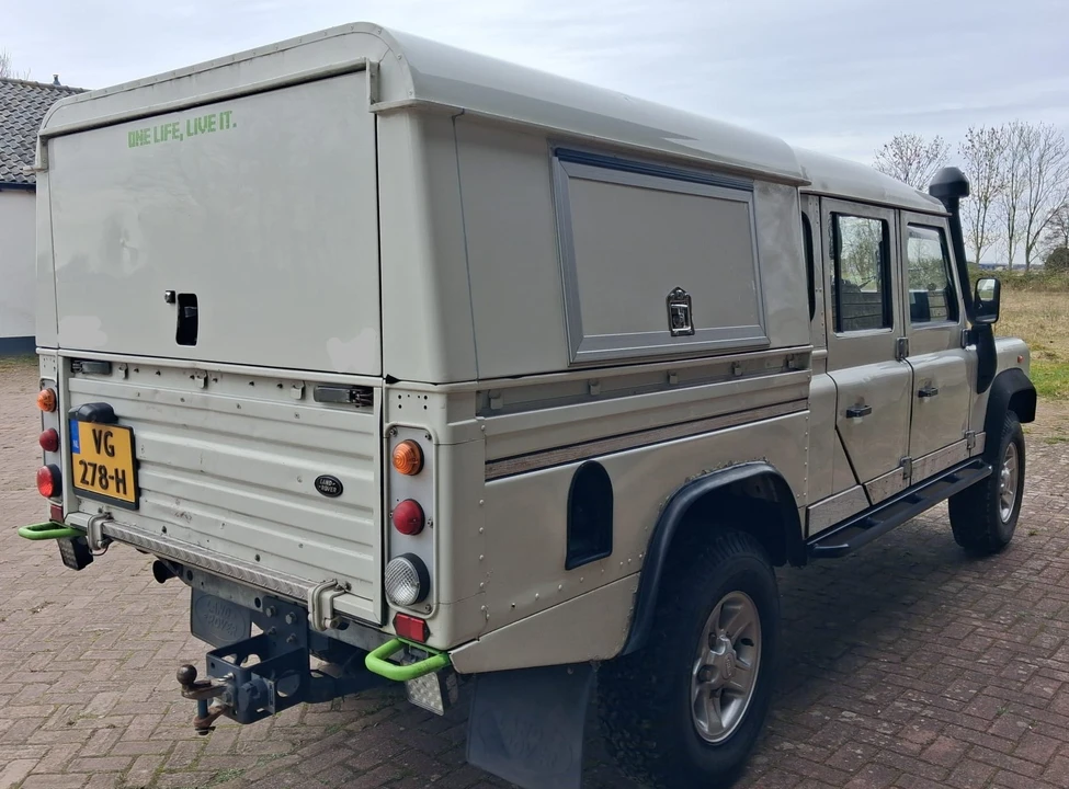 2001 Land Rover Defender 130 - Image 17 of 31