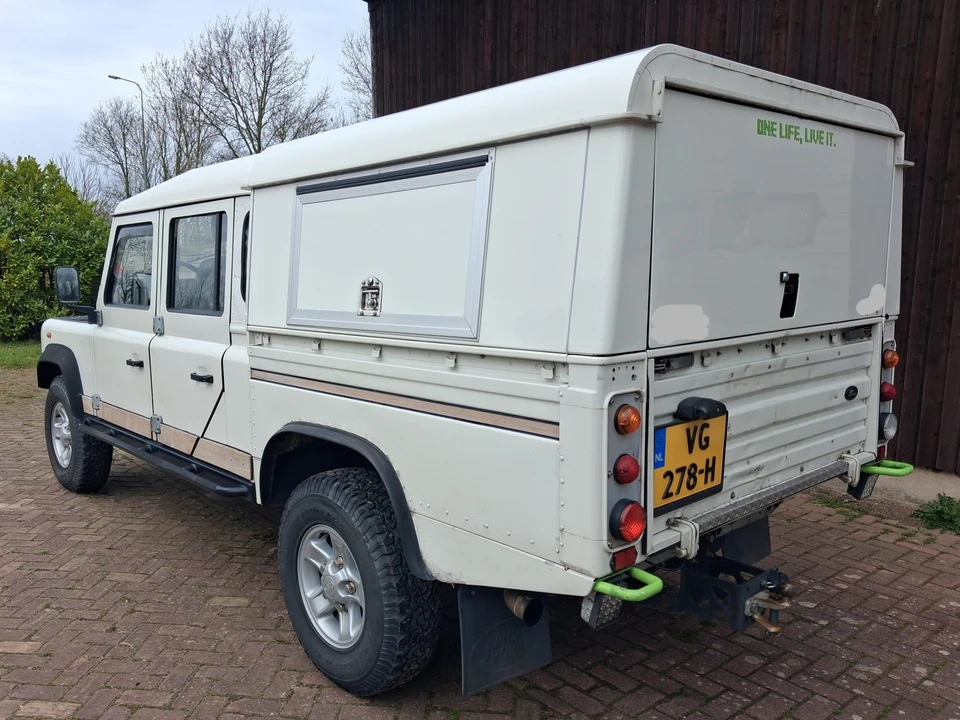 2001 Land Rover Defender 130 - Image 19 of 31