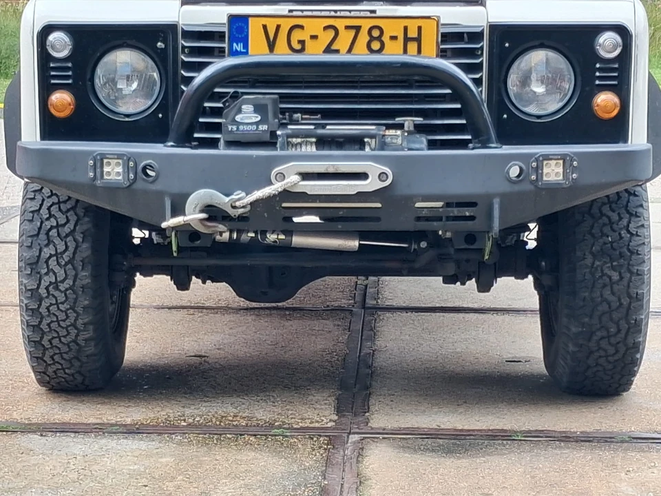 2001 Land Rover Defender 130 - Image 8 of 31