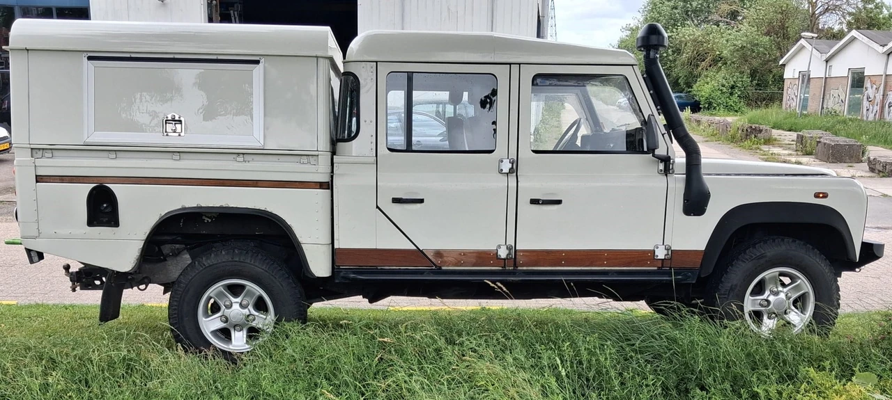 2001 Land Rover Defender 130 - Image 13 of 31