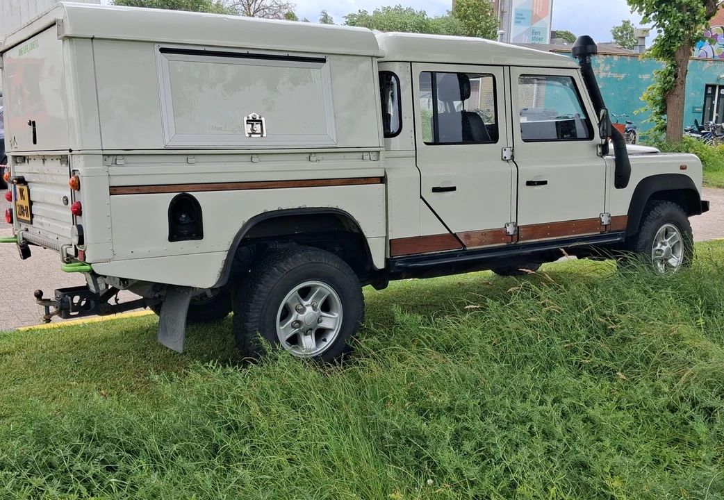 2001 Land Rover Defender 130 - Image 15 of 31