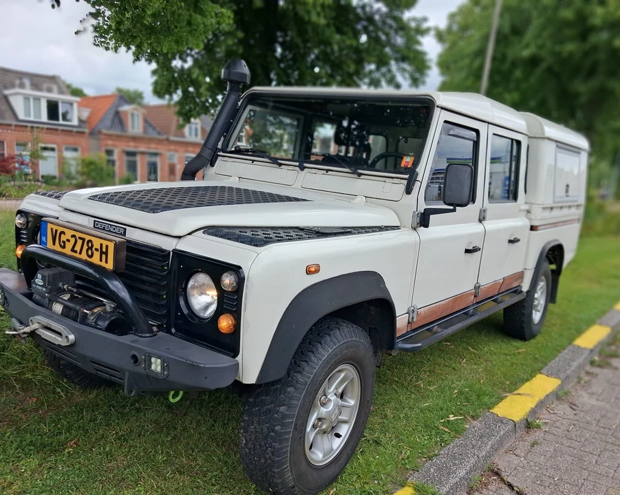 2001 Land Rover Defender 130 - Image 4 of 31