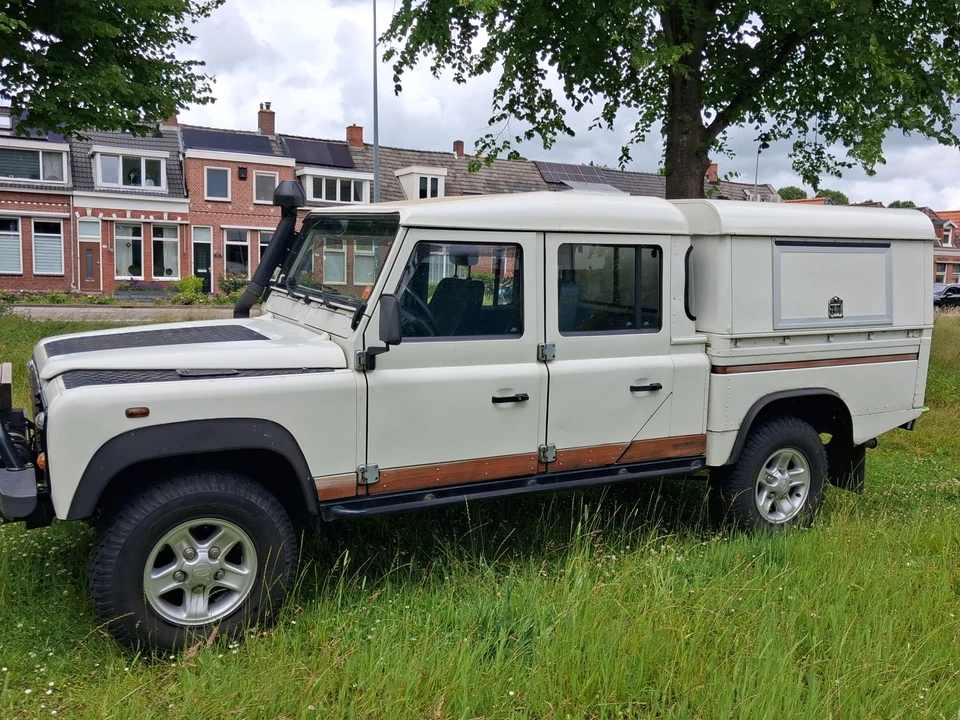 2001 Land Rover Defender 130 - Image 2 of 31