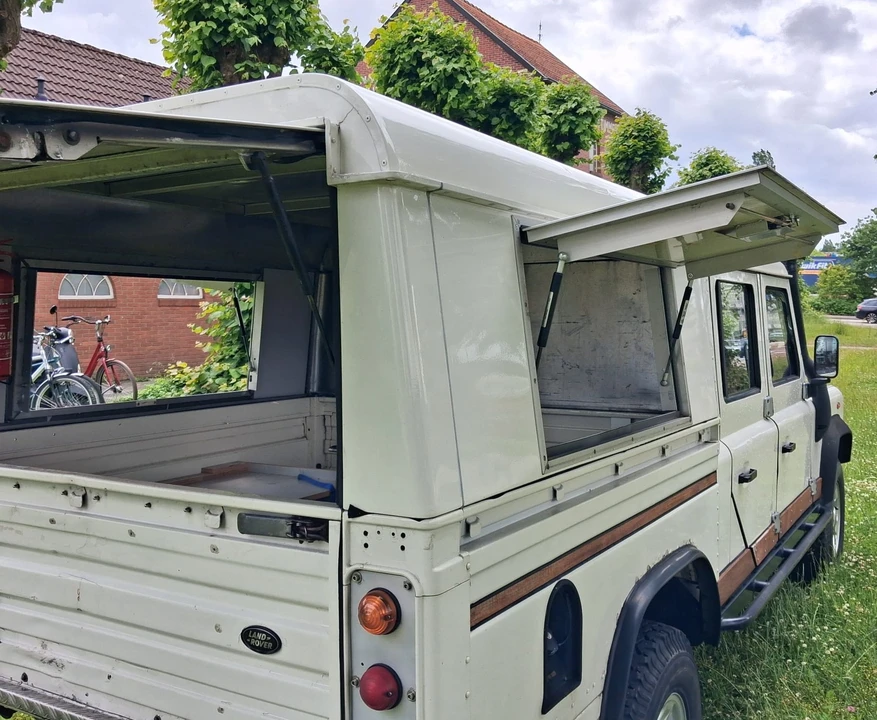 2001 Land Rover Defender 130 - Image 24 of 31