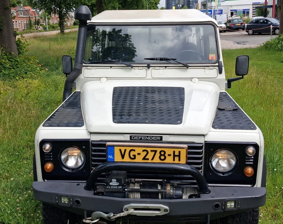 2001 Land Rover Defender 130 - Image 7 of 31