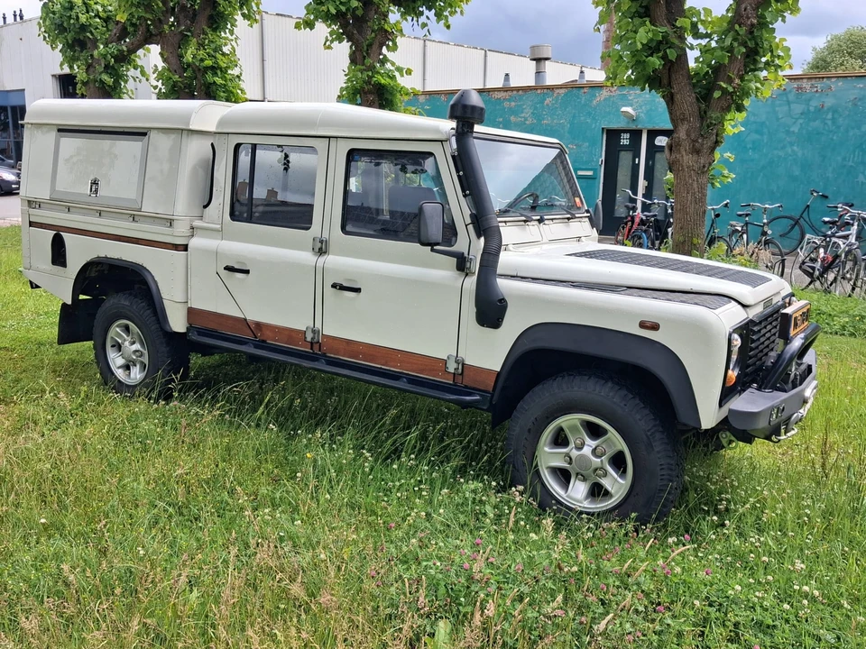 2001 Land Rover Defender 130 - Image 12 of 31