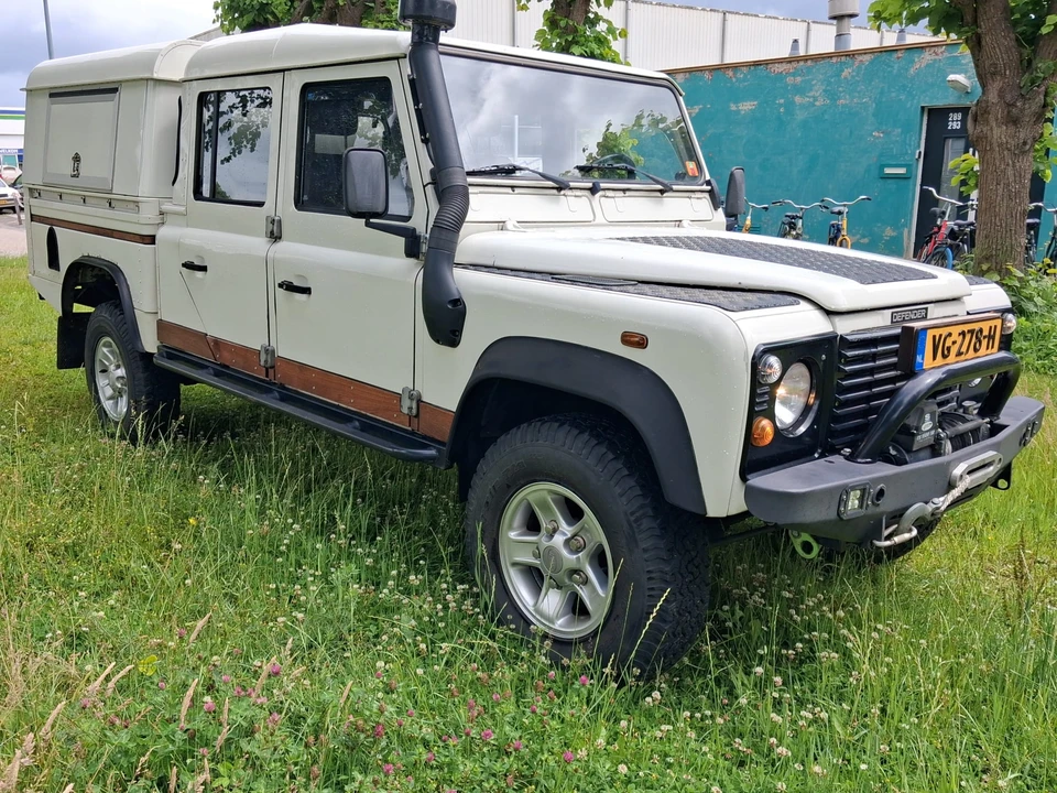 2001 Land Rover Defender 130 - Image 11 of 31