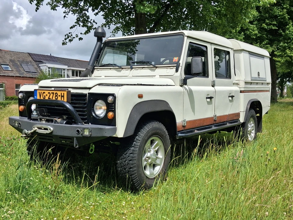 2001 Land Rover Defender 130 - Image 5 of 31