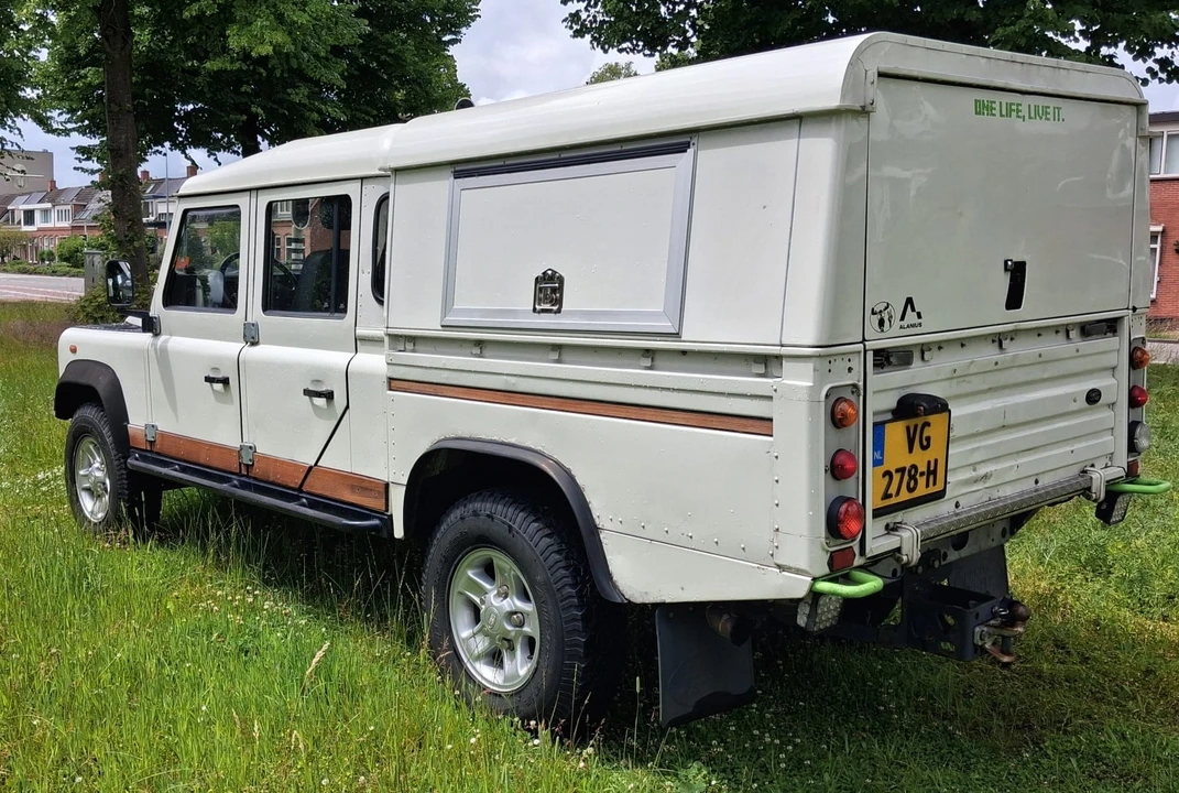 2001 Land Rover Defender 130 - Image 20 of 31
