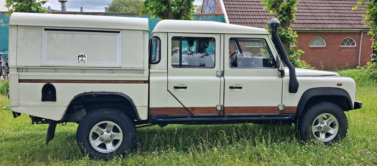 2001 Land Rover Defender 130 - Image 14 of 31