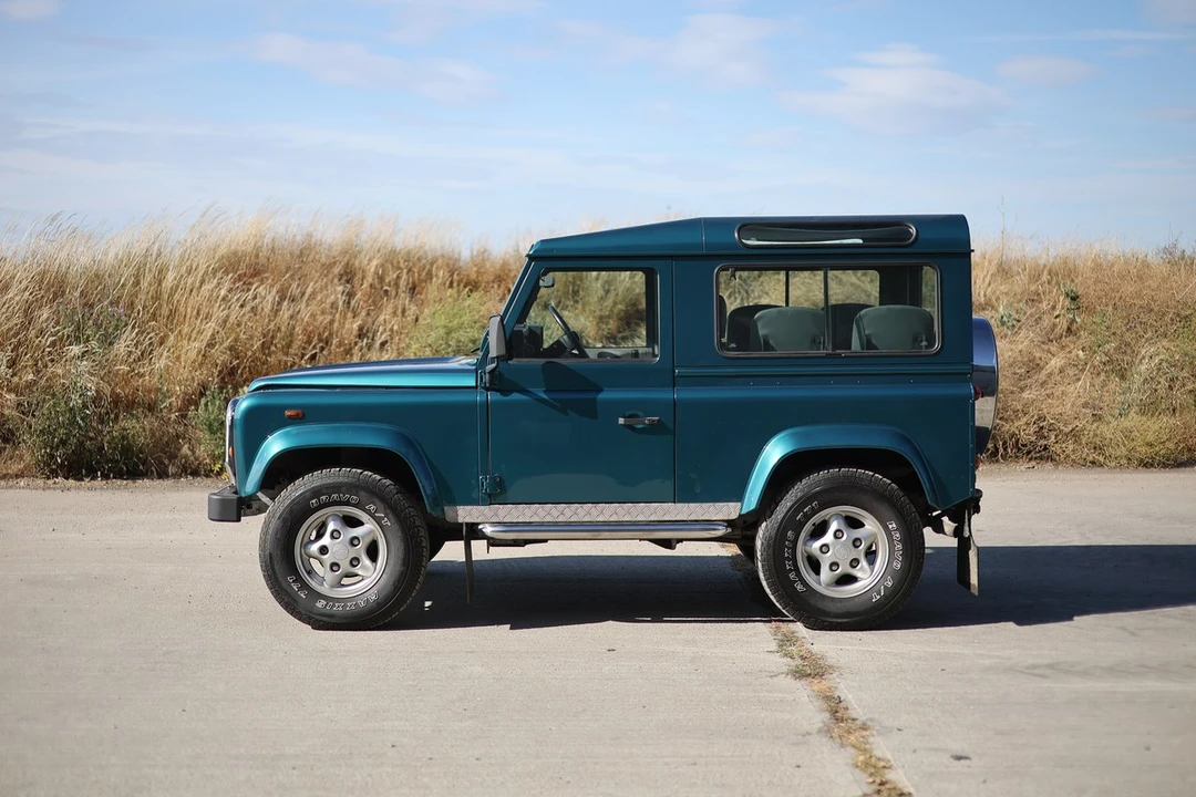 2001 Land Rover Defender 90 - Image 9 of 30