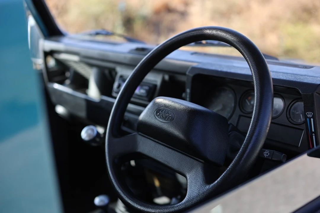 2001 Land Rover Defender 90 - Image 25 of 30
