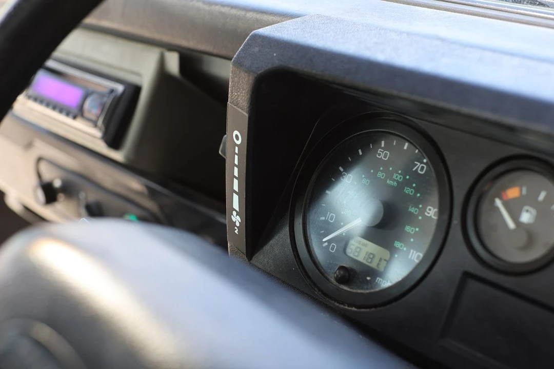 2001 Land Rover Defender 90 - Image 19 of 30