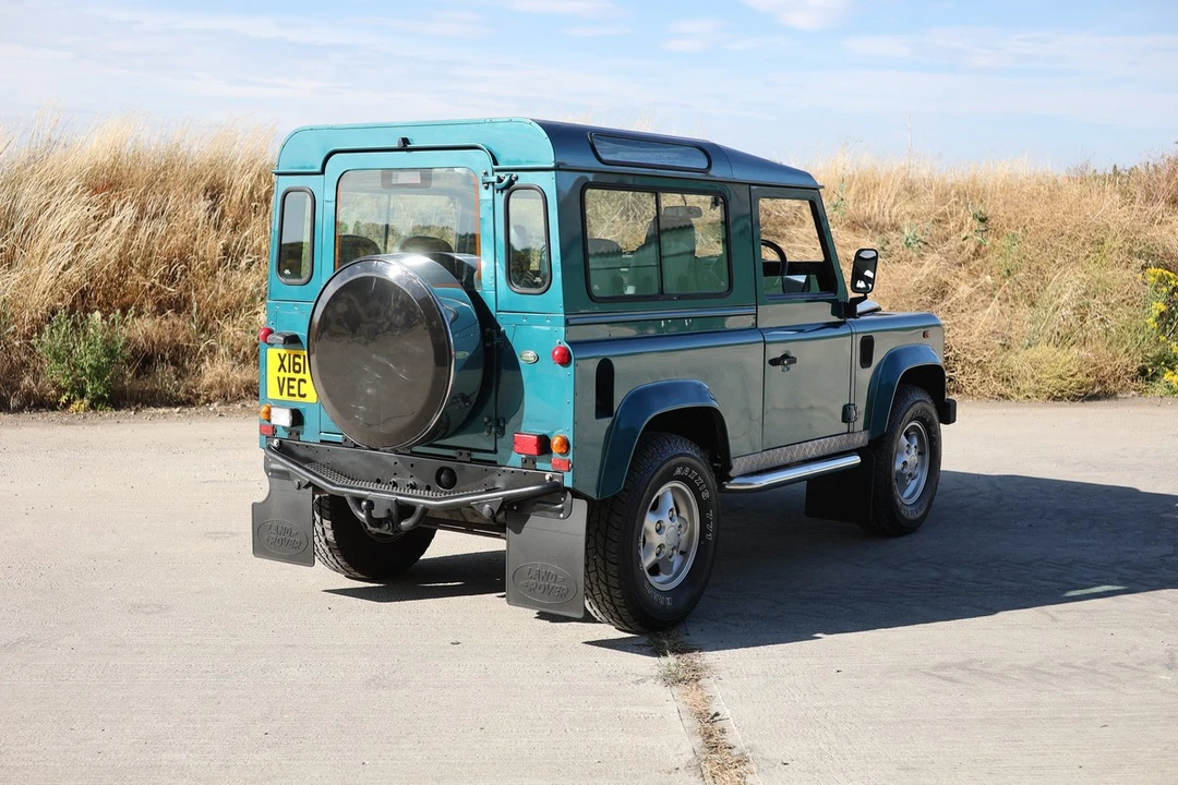 2001 Land Rover Defender 90 - Image 6 of 30
