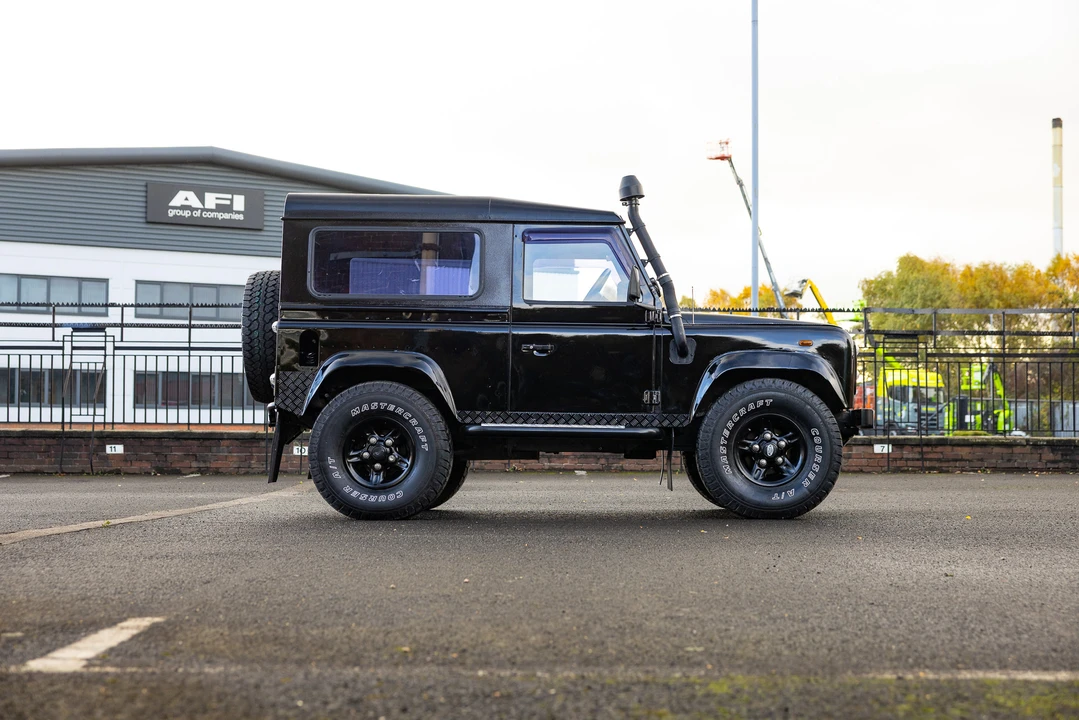 2001 Land Rover Defender 90 - Image 8 of 31