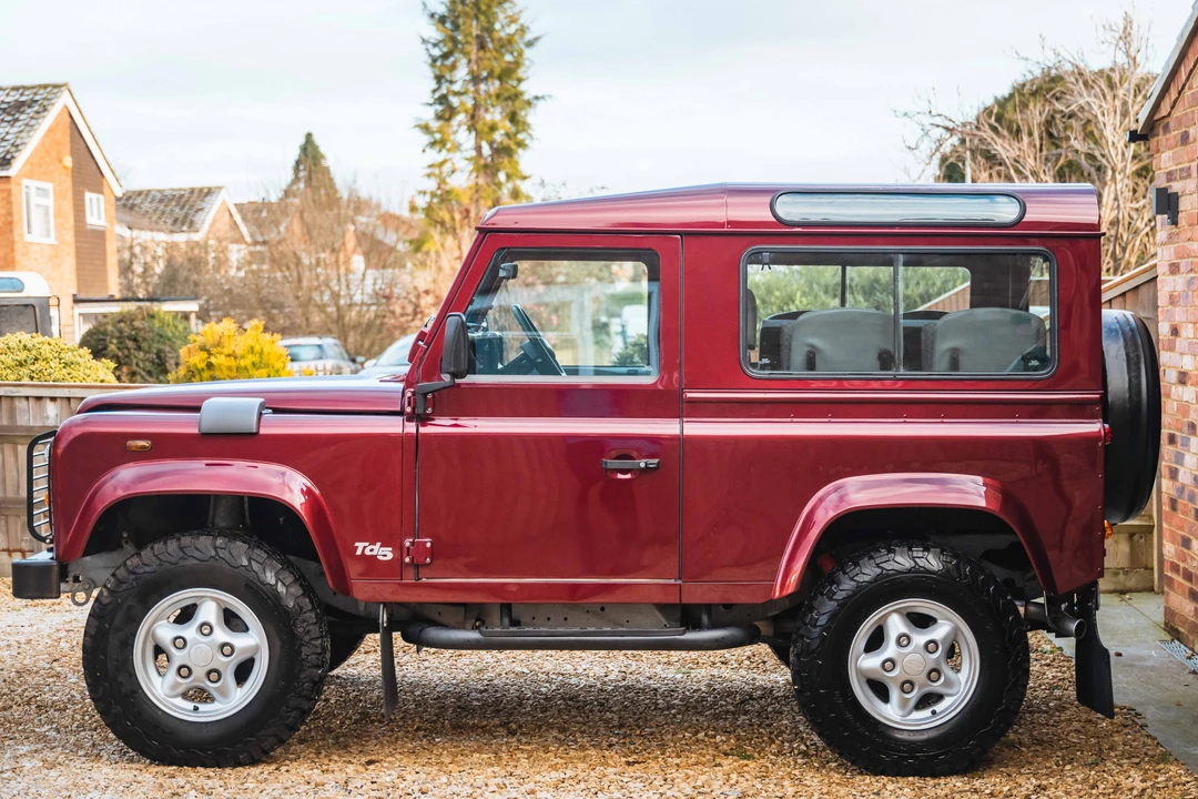 2001 Land Rover Defender 90 - Image 8 of 31