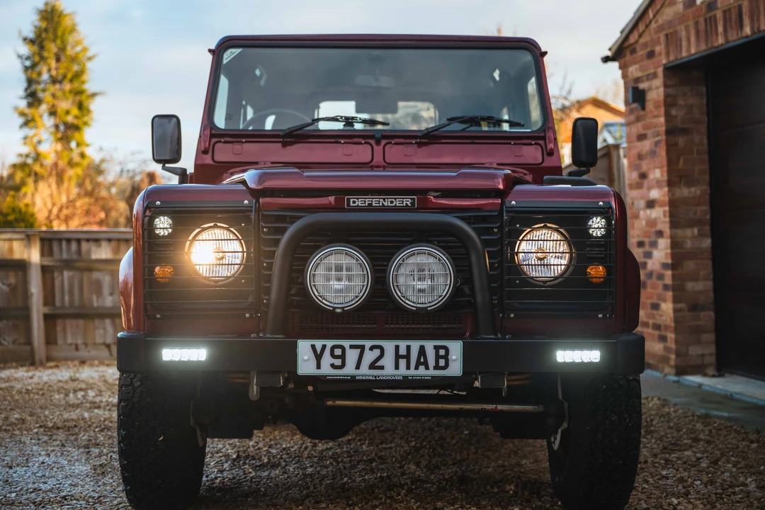 2001 Land Rover Defender 90 - Image 10 of 31