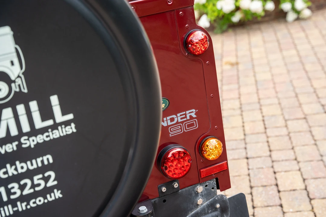 2001 Land Rover Defender 90 - Image 14 of 31
