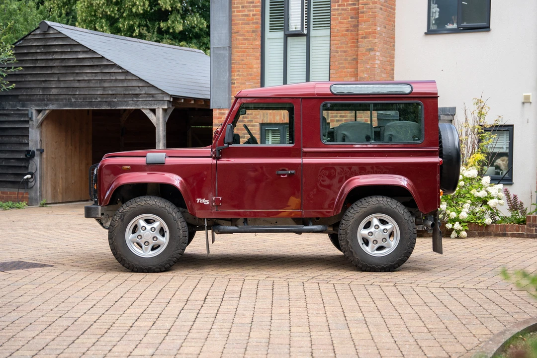 2001 Land Rover Defender 90 - Image 8 of 31