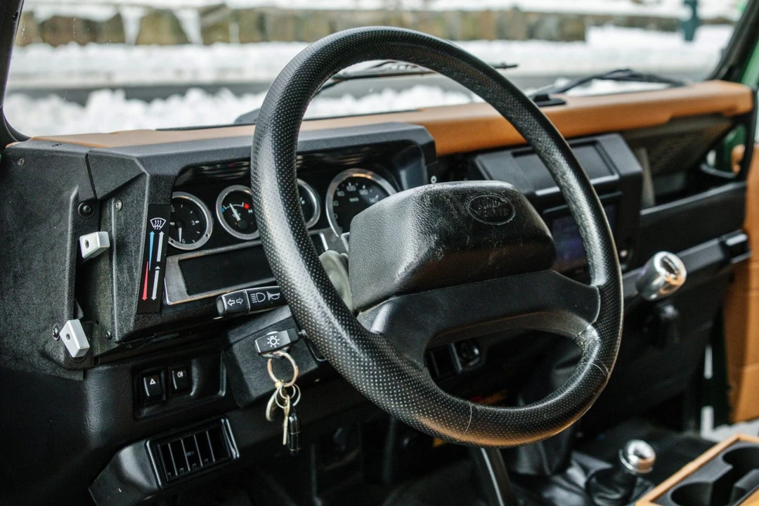 2001 Land Rover Defender 90 - Image 5 of 7