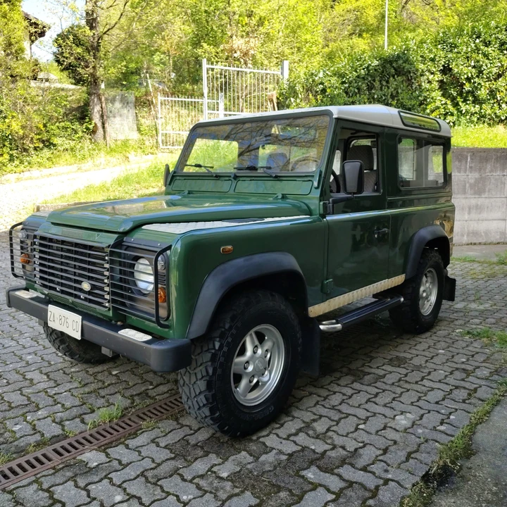 2001 Land Rover Defender 90 - Image 2 of 31