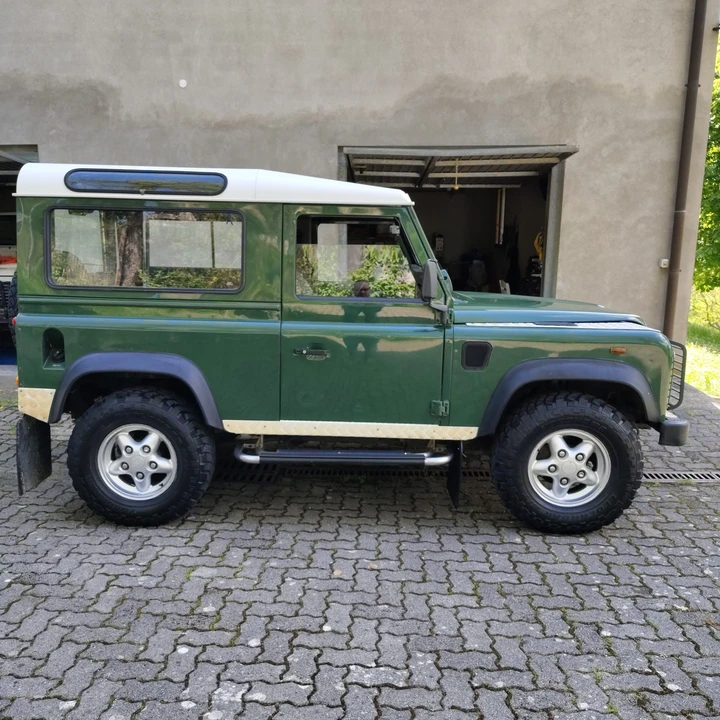 2001 Land Rover Defender 90 - Image 5 of 31