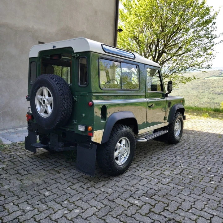 2001 Land Rover Defender 90 - Image 6 of 31