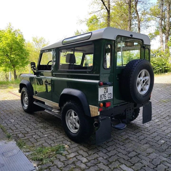 2001 Land Rover Defender 90 - Image 8 of 31