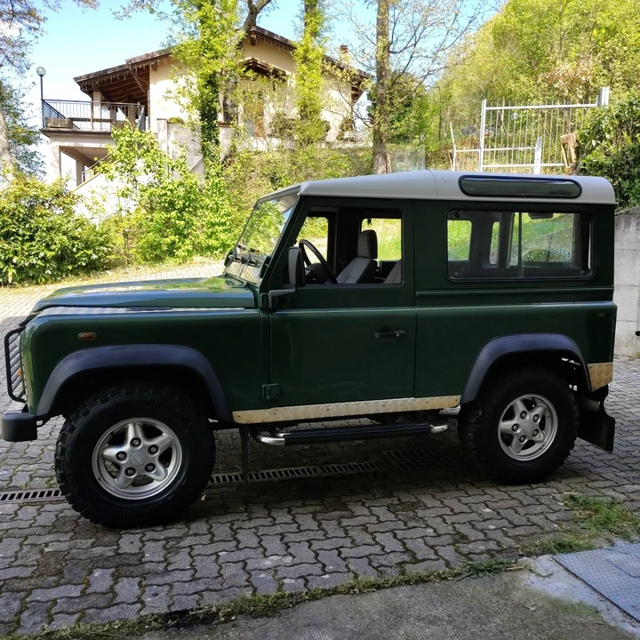 2001 Land Rover Defender 90 - Image 9 of 31