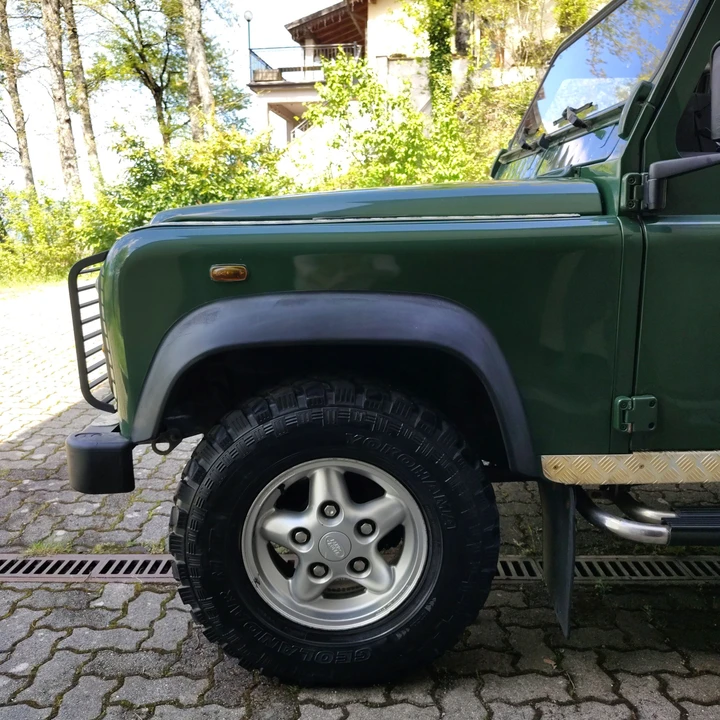 2001 Land Rover Defender 90 - Image 10 of 31