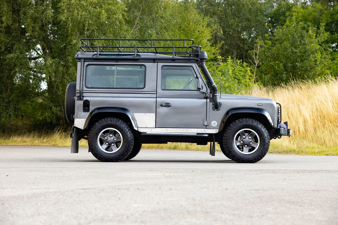 2001 Land Rover Defender 90 - Image 8 of 31
