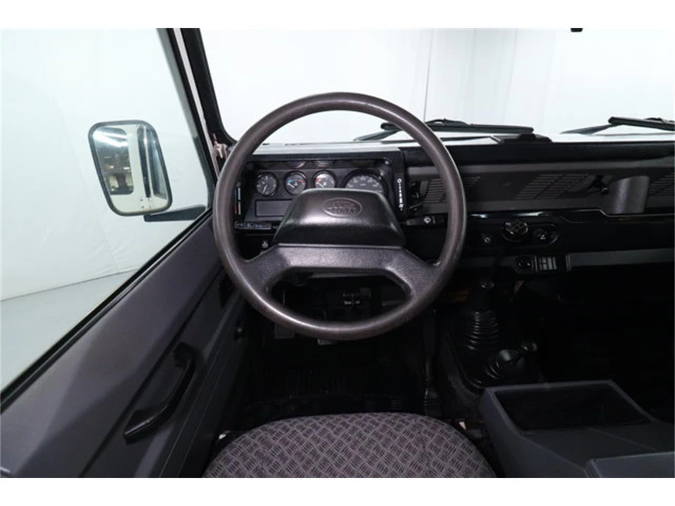 2001 Land Rover Defender - Image 10 of 31