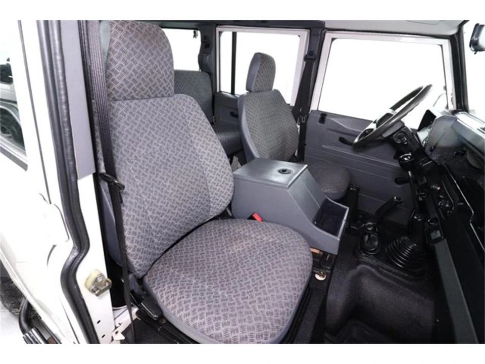 2001 Land Rover Defender - Image 19 of 31