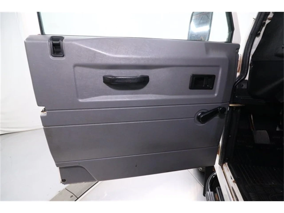 2001 Land Rover Defender - Image 22 of 31