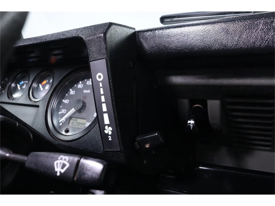 2001 Land Rover Defender - Image 13 of 31