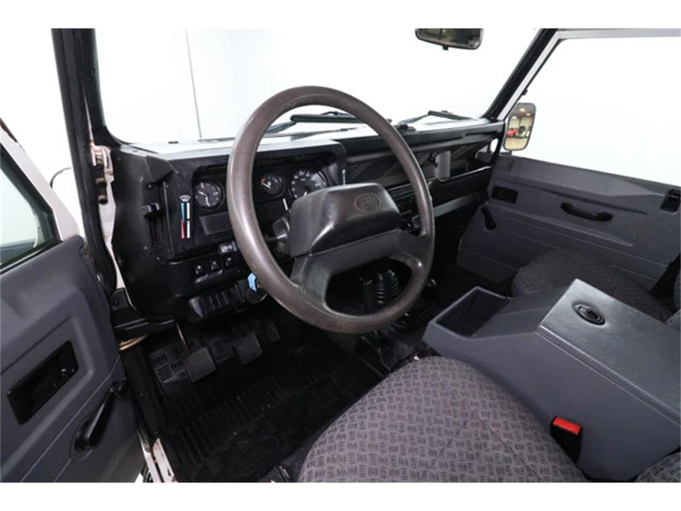2001 Land Rover Defender - Image 9 of 31