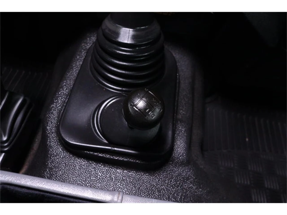 2001 Land Rover Defender - Image 15 of 31