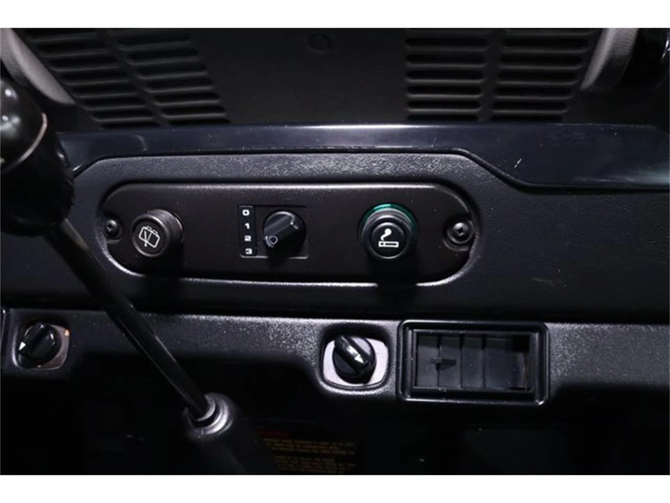 2001 Land Rover Defender - Image 12 of 31