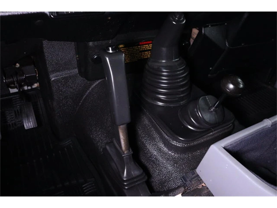 2001 Land Rover Defender - Image 16 of 31