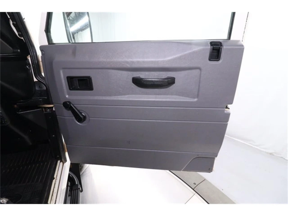 2001 Land Rover Defender - Image 25 of 31