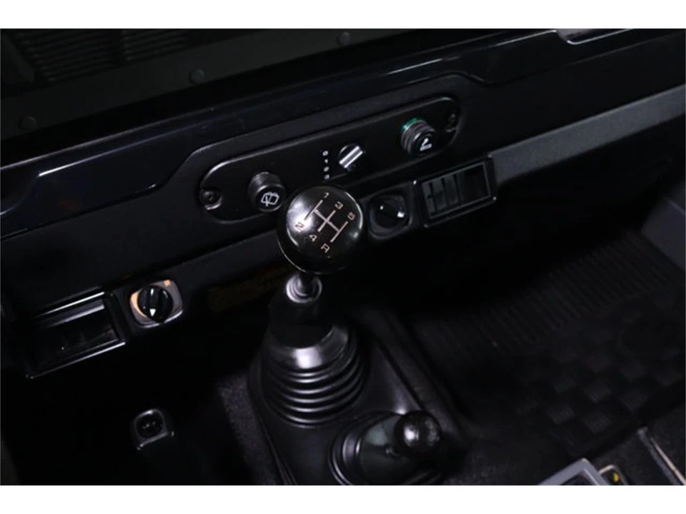 2001 Land Rover Defender - Image 14 of 31