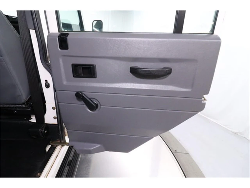 2001 Land Rover Defender - Image 24 of 31