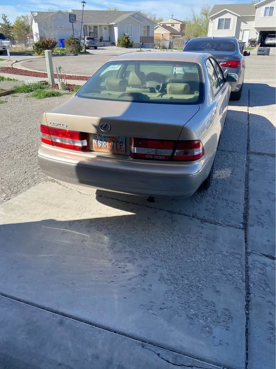2001 Lexus ES 3rd Gen - Image 4 of 6