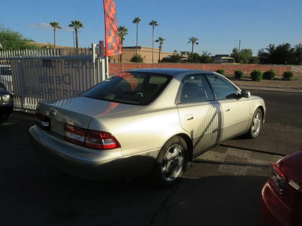 2001 Lexus ES 3rd Gen - Image 10 of 10