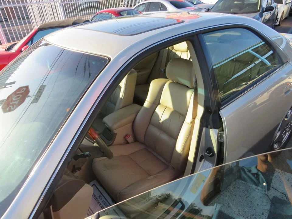 2001 Lexus ES 3rd Gen - Image 4 of 10